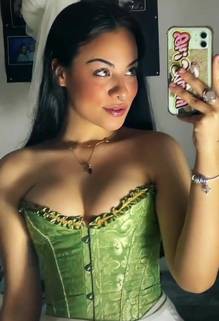 5. Luscious Aida Martorell Shows Cleavage