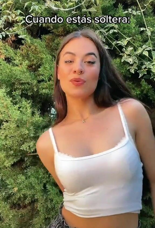 Titillating Aida Martorell in White Crop Top