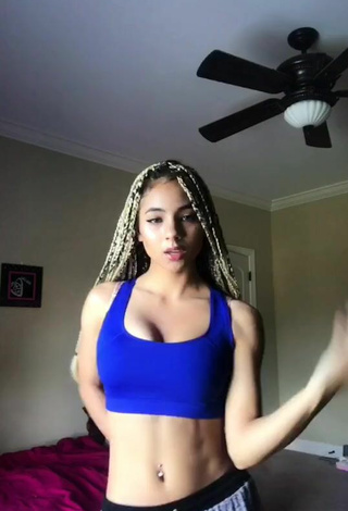 4. Luscious Aiyana Sakari in Blue Sport Bra while doing Belly Dance