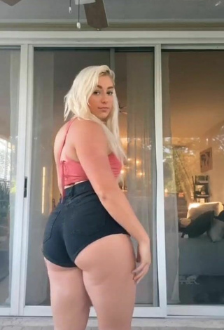 4. Adorable Alexandria Knight Shows Big Butt