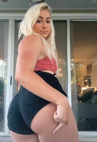 Adorable Alexandria Knight Shows Big Butt