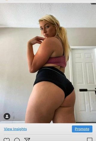 5. Really Cute Alexandria Knight Shows Big Butt