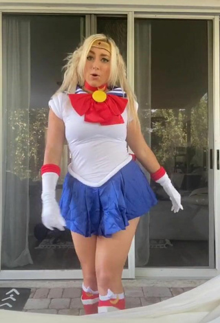 Sultry Alexandria Knight Shows Cosplay