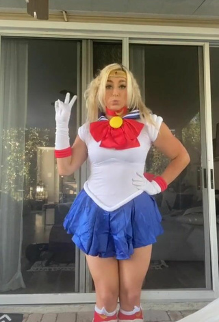 Luscious Alexandria Knight Shows Cosplay