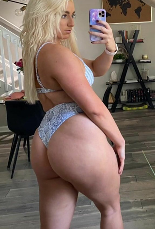 Breathtaking Alexandria Knight Shows Big Butt