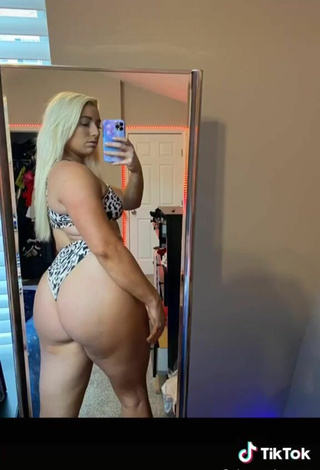 5. Breathtaking Alexandria Knight Shows Big Butt