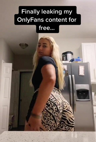 Seductive Alexandria Knight Shows Big Butt