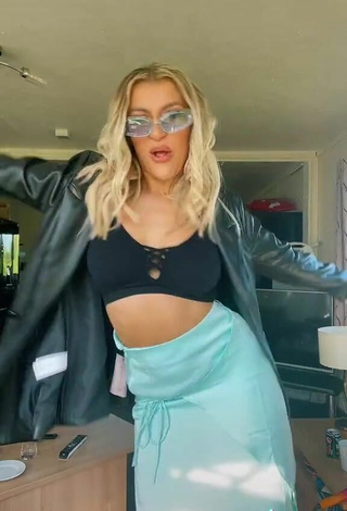 3. Beautiful Molly Marsh in Sexy Black Crop Top and Bouncing Breasts