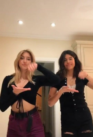 2. Sexy Ally Jenna Shows Cleavage in Black Crop Top