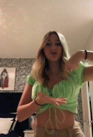 2. Sultry Ally Jenna Shows Cleavage in Green Crop Top