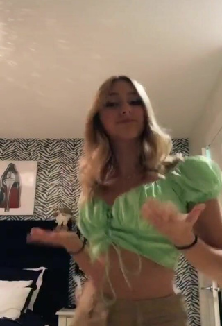 4. Sultry Ally Jenna Shows Cleavage in Green Crop Top