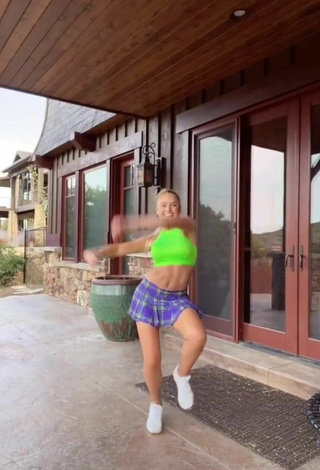 Wonderful Altasweet in Lime Green Crop Top while doing Dance