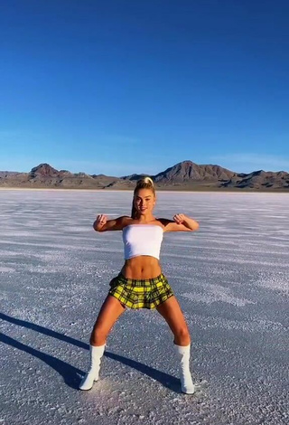 2. Sexy Altasweet in White Tube Top while doing Dance