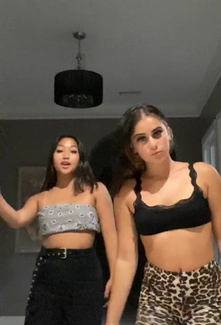 2. Sexy Anneston Pisayavong in Tube Top