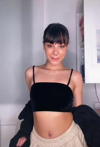 2. Beautiful Aida Martorell in Sexy Black Crop Top