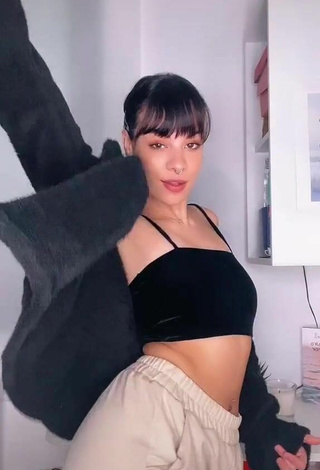 3. Beautiful Aida Martorell in Sexy Black Crop Top