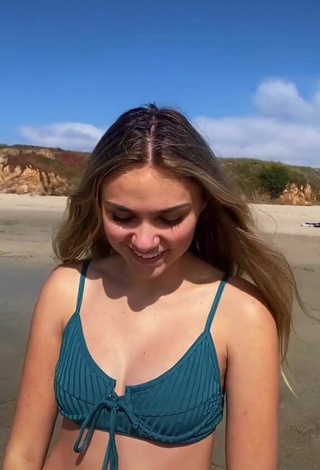 2. Luscious Ariana Lee Bonfiglio Shows Butt at the Beach