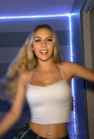 5. Attractive Arianna Flowers Shows Cleavage in White Crop Top while doing Dance and Bouncing Boobs