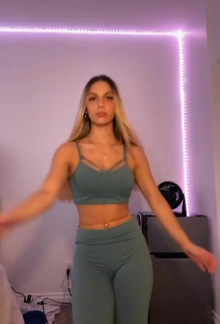 Sultry Arianna Flowers in Grey Leggings and Bouncing Tits