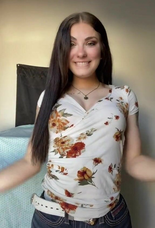 2. Sultry Ariel Sadler Shows Cleavage in Floral Top