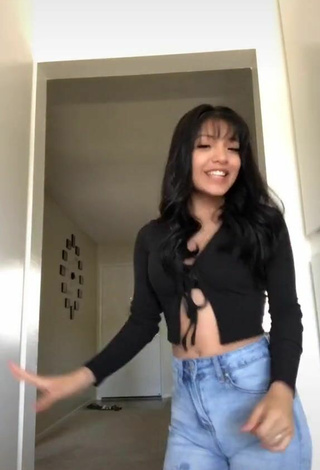 4. Sexy Ashley Valdez Shows Cleavage in Black Crop Top