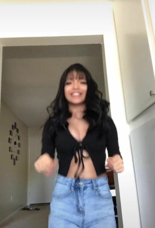 5. Pretty Ashley Valdez Shows Cleavage in Black Crop Top