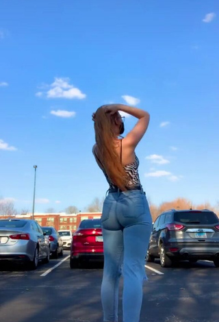 3. Lovely Bailey Hurley Shows Butt