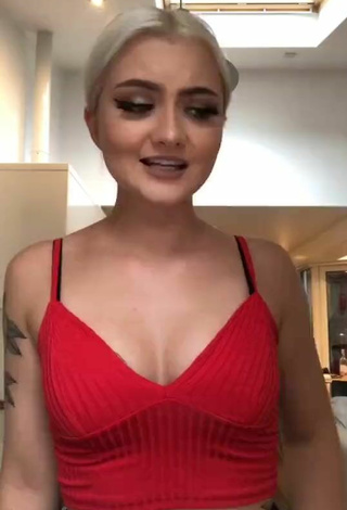 2. Hottie Lowri Rose-Williams Shows Cleavage in Red Crop Top