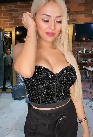 Wonderful Alemia Rojas Shows Cleavage in Black Crop Top