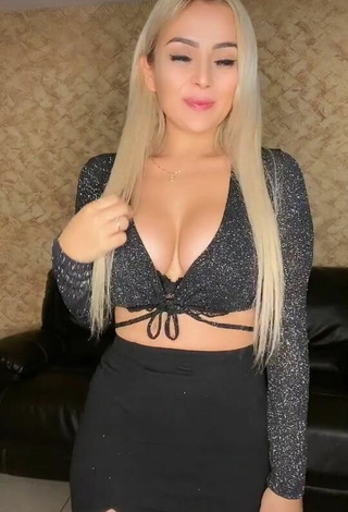 Beautiful Alemia Rojas Shows Cleavage in Sexy Black Crop Top