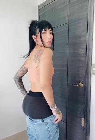 Sultry Nicole Amado Shows Butt