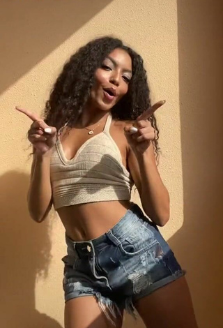 Luscious Any Gabrielly in Beige Crop Top