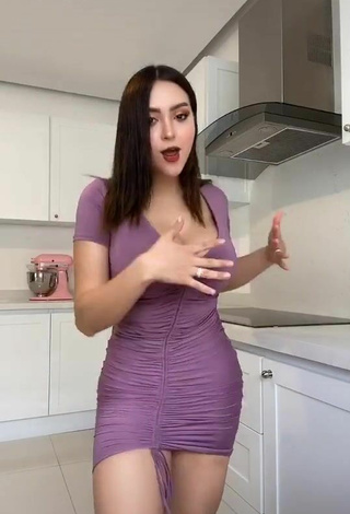 3. Abril Abdamari Garza Alonso Demonstrates Gorgeous Cleavage and Bouncing Boobs