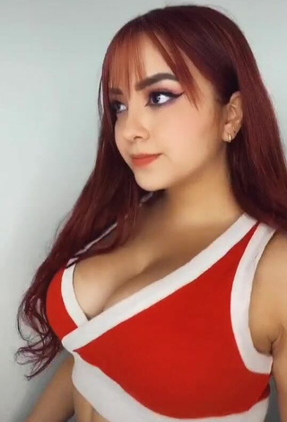 Abril Abdamari Garza Alonso Demonstrates Magnificent Cleavage