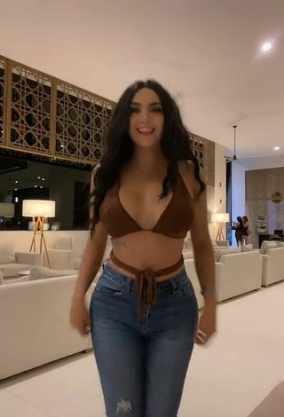 Sweetie Abril Abdamari Garza Alonso Shows Cleavage in Brown Crop Top