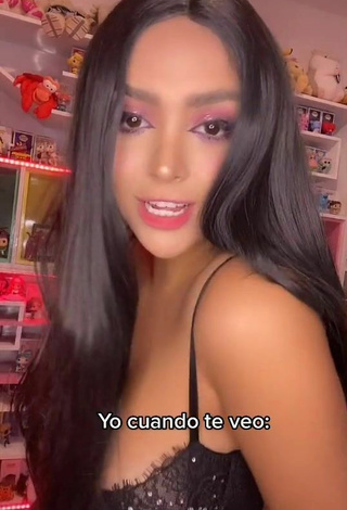 Abril Abdamari Garza Alonso Demonstrates Sweetie Cleavage and Bouncing Boobs