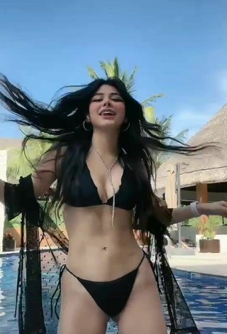 Beautiful Aylin Criss Shows Cleavage in Sexy Black Bikini at the Pool