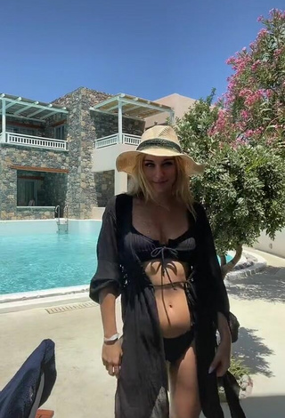 3. Luscious Ewa Zawada Shows Cleavage in Black Bikini at the Pool