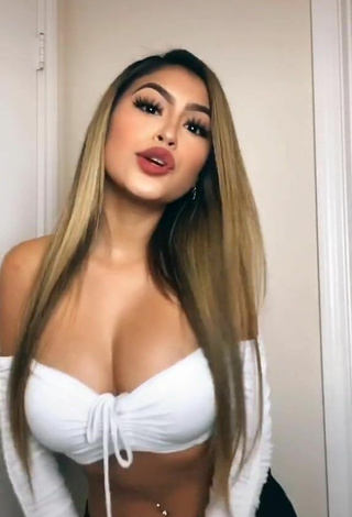 2. Attractive Desiree Montoya Shows Cleavage in White Crop Top