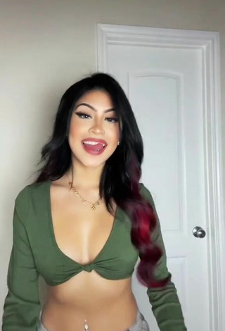 Adorable Desiree Montoya Shows Cleavage in Seductive Green Crop Top