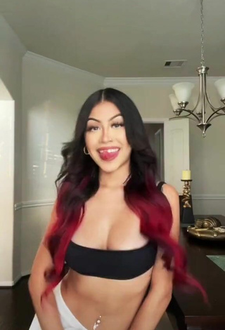 5. Desiree Montoya Shows Cleavage in Sweet Black Crop Top