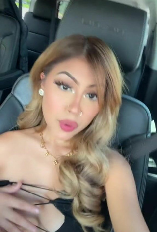 3. Desiree Montoya Shows her Sexy Cleavage in a Car