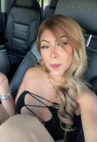 4. Desiree Montoya Shows her Sexy Cleavage in a Car