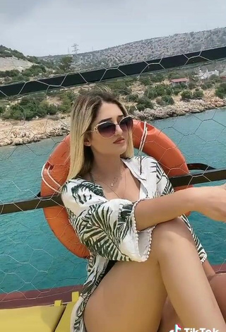 4. Luscious Eda Aslankoç in Olive Bikini in the Sea