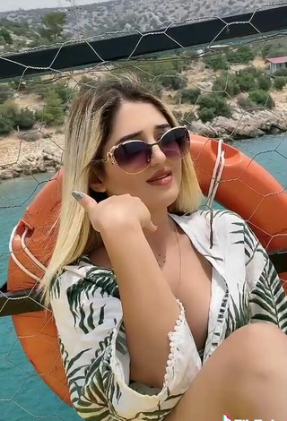 5. Luscious Eda Aslankoç in Olive Bikini in the Sea