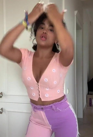 5. Luscious Tracy Shows Cleavage in Crop Top