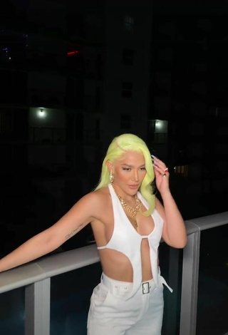 3. Sweetie Farina Shows Cleavage in White Crop Top on the Balcony (Side Boob)