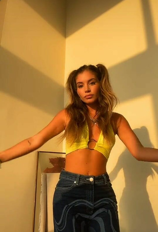 Sultry Flavia Laos in Crop Top