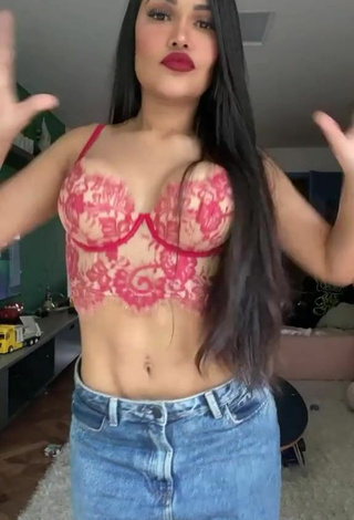 Luscious Flayslane Raiane Preira da Silva Shows Cleavage in Crop Top