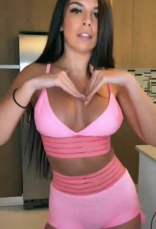 5. Sweetie Franjomar Shows Cleavage in Pink Sport Bra